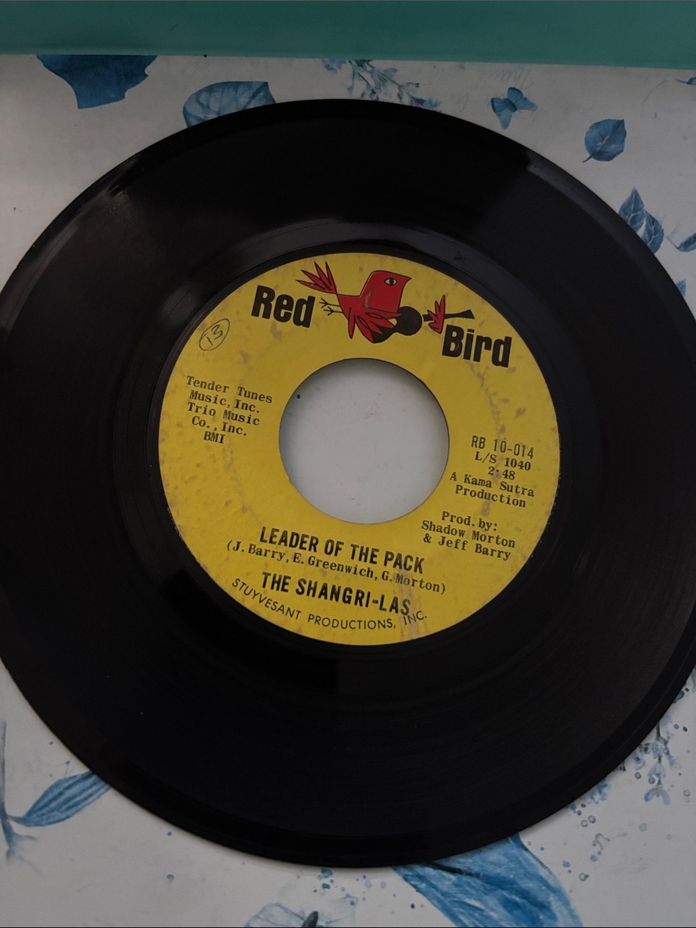 THE SHANGRI - LAS 7" VINYL SINGLE , LEADER OF THE PACK / WHAT IS LOVE